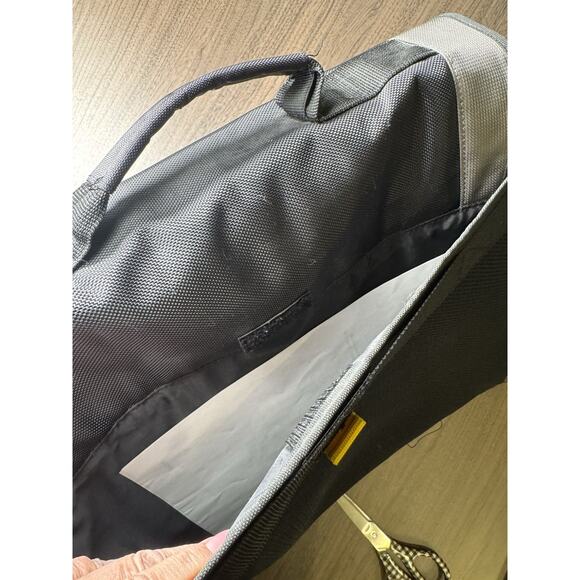 Targus Laptop Briefcase Messenger Bag – Black & Gray Business Travel Case - Picture 5 of 10